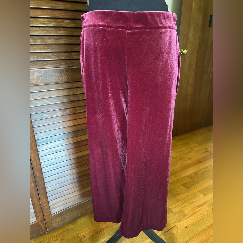 Old Navy Maroon Pull On Wide Leg Velvet Look Crop Pants Size M